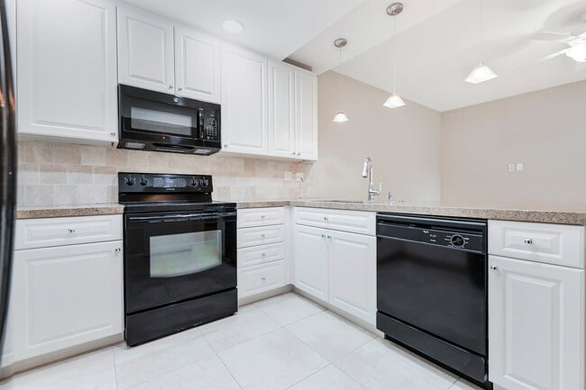 Building Photo - 73895 Saquaro Ct