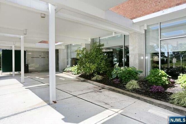 Building Photo - 301 Beech St