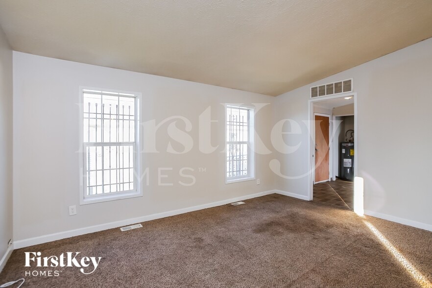 Building Photo - 5650 Askew Ave