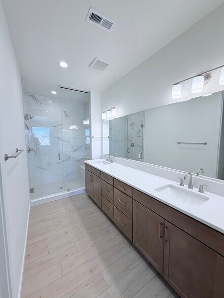 Building Photo - 4022 Ascend Grv