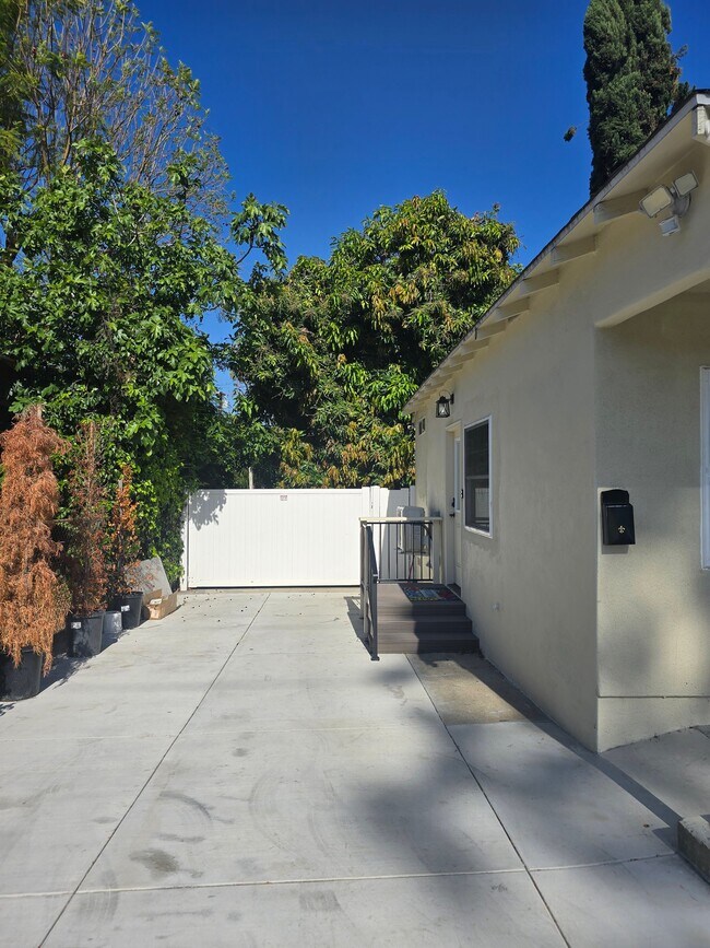 Building Photo - 4902 Baldwin Ave