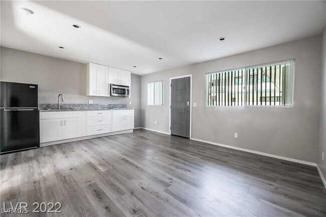 Building Photo - 2201 Fairfield Ave