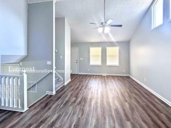 Building Photo - 2083 Phillips Rd