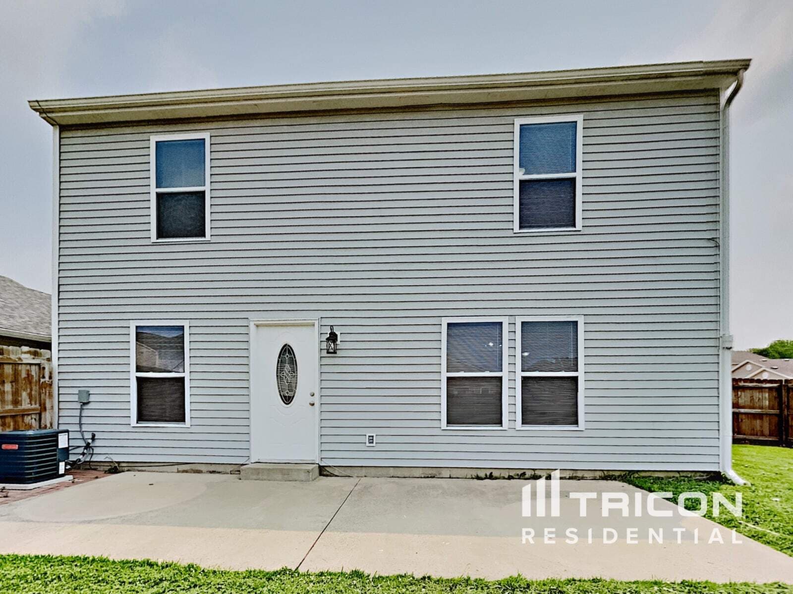 Building Photo - 10955 Woods Dr