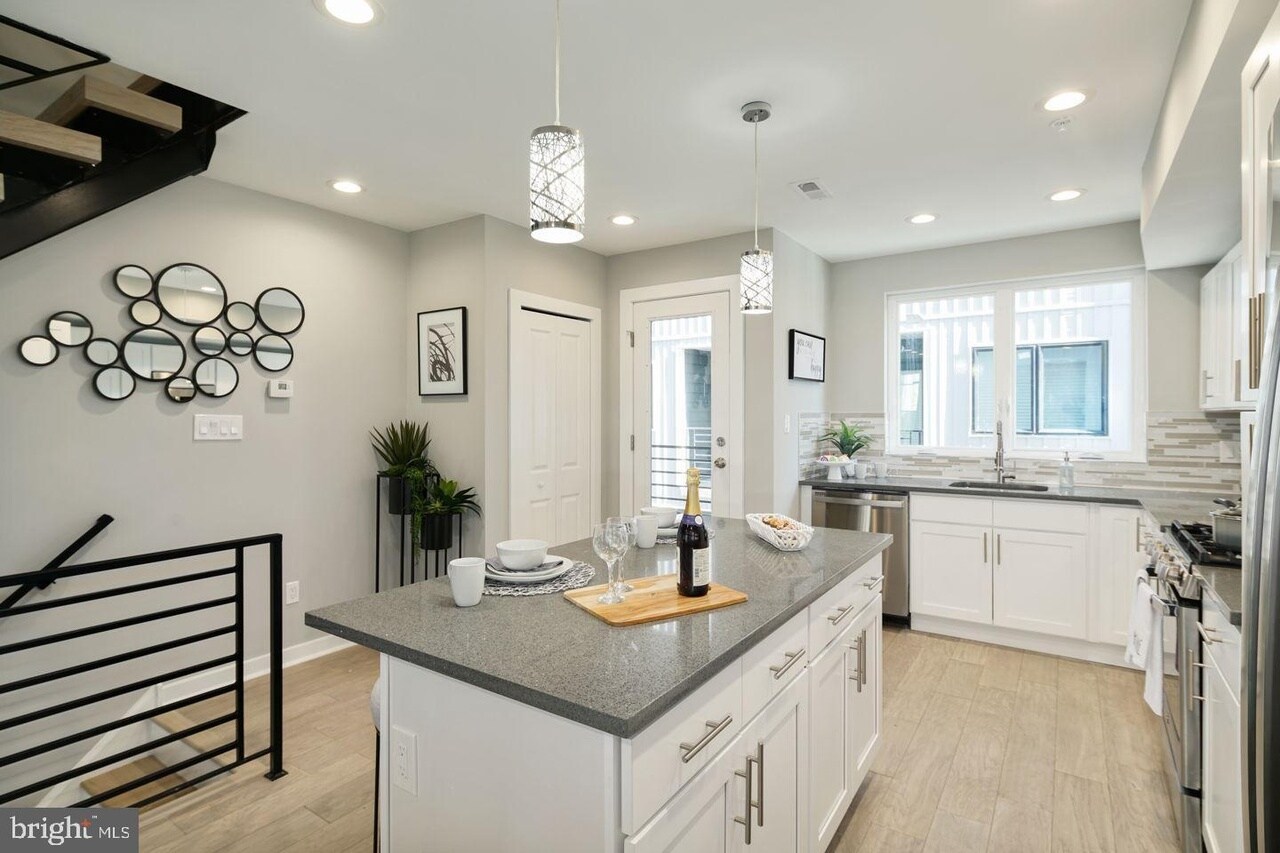 Building Photo - 815 Perkiomen St