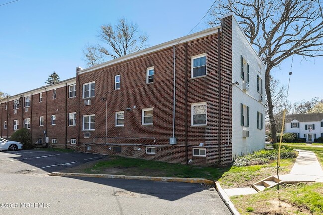 Building Photo - 119 Manor Dr