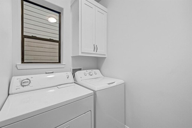 Building Photo - 1434 Ennis St