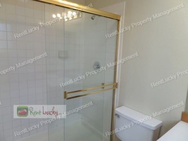Building Photo - Beautiful 3-Bedroom Home in Sought-After F...