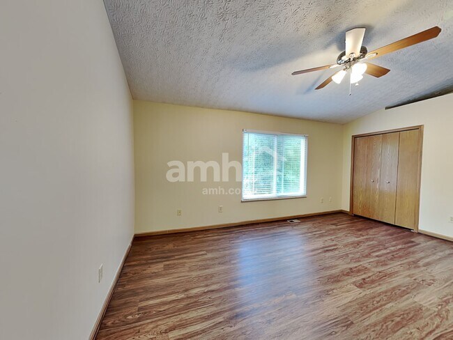 Building Photo - 2545 Willowgate Rd