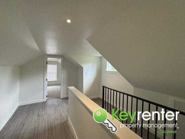 Building Photo - One of a Kind Remodeled House in Tacoma!