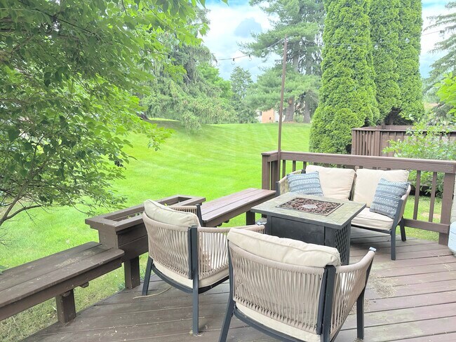 Outdoor deck - 3045 Moon Lake Dr