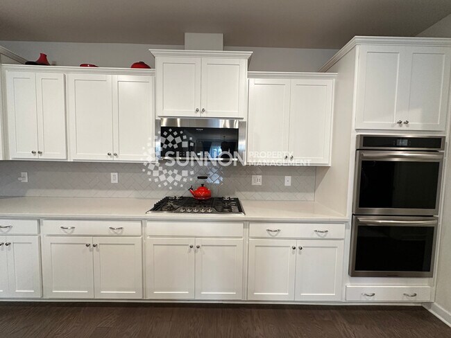 Building Photo - Gorgeous 3 Bed 3 Bath Home in Huntersville