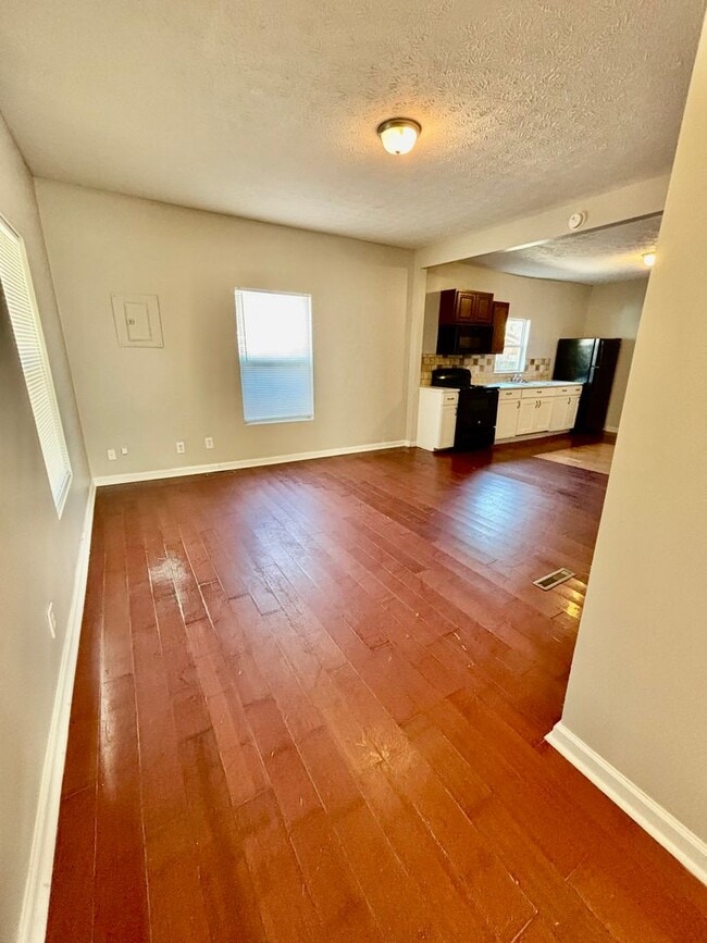 Building Photo - Beautiful Home In Kenwick with Potential 4th Bedroom!