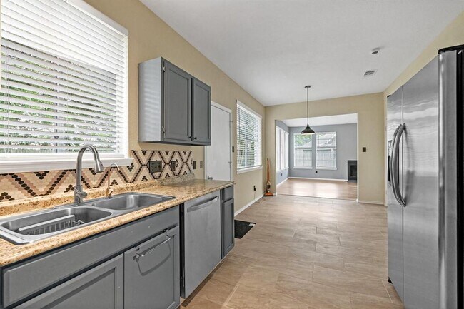 Building Photo - 8006 Summer Trail Dr