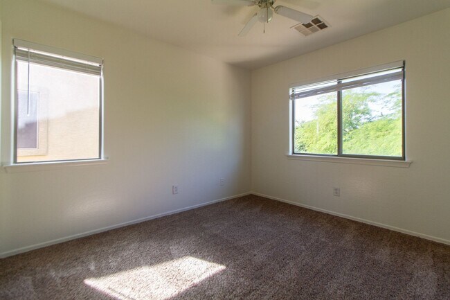 Building Photo - 3873 E Bridgeport Pkwy