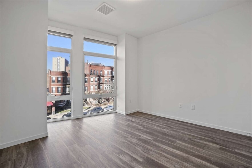 Building Photo - 83 Beacon St
