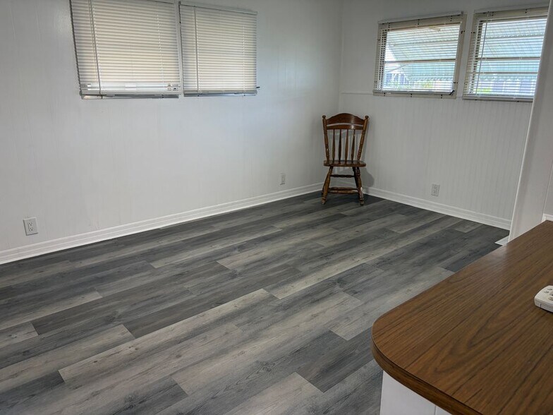 Building Photo - 5221 Beechmont Ave