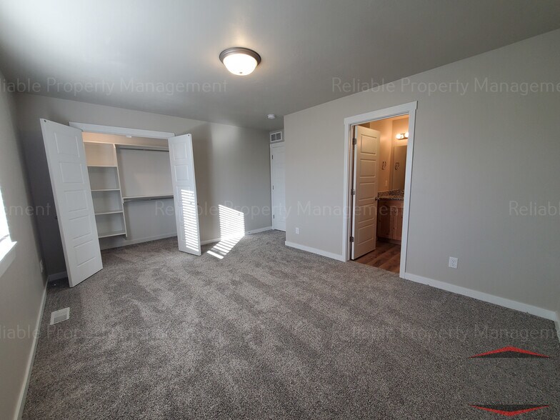 Building Photo - 2015 Lawrence Ln