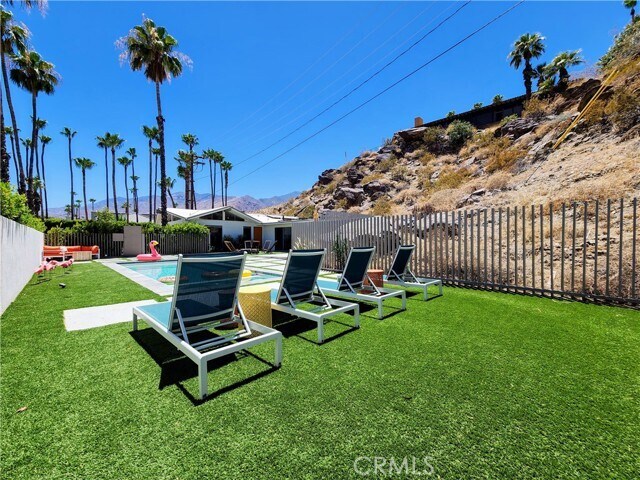 Building Photo - 2499 S Palm Canyon Dr