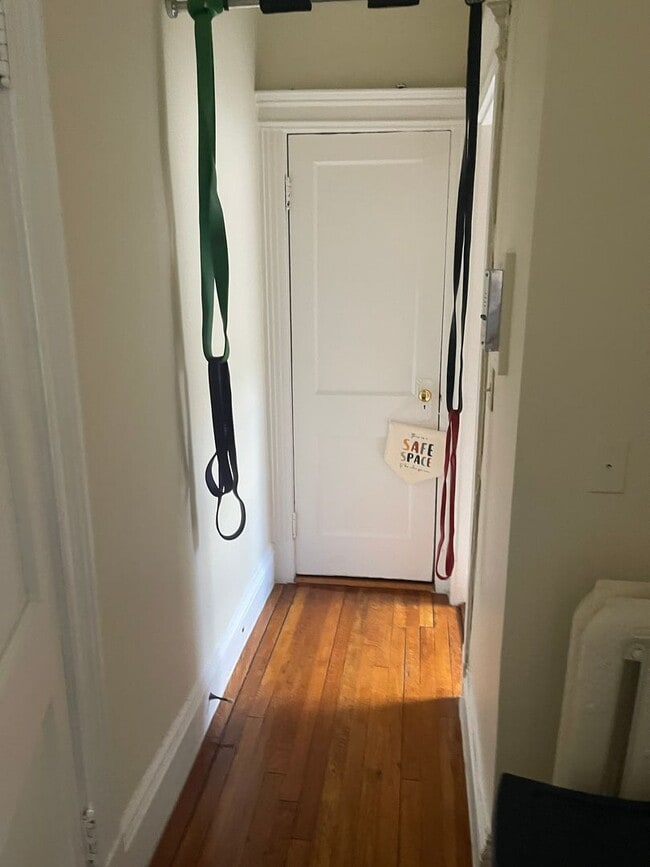 Building Photo - July 1 Studio No Fee Students Ok  Heat HW Inc No FEE Laundry Close to BU and Green lins