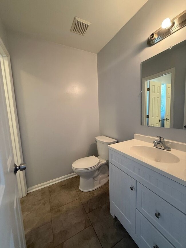 Building Photo - 733 Vanguard Pl