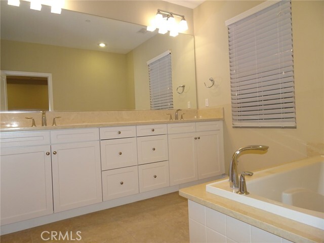 Building Photo - 108 Oasis