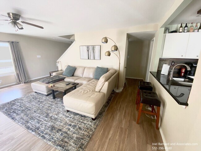 Building Photo - Available July 6: Very Clean, Well Maintai...