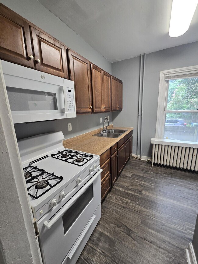 Building Photo - 709 Idlewood Ave