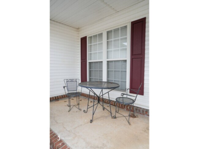 Building Photo - 2109 Bristol Dr