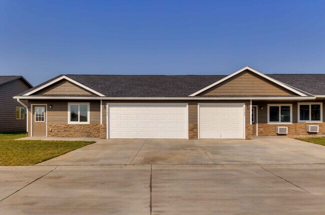 Building Photo - 2 Bedroom, Single-story Townhomes for rent in Osceola, IA