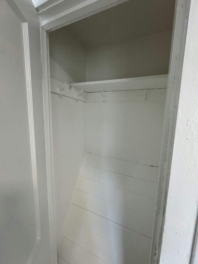 Building Photo - 623 Storer Ave