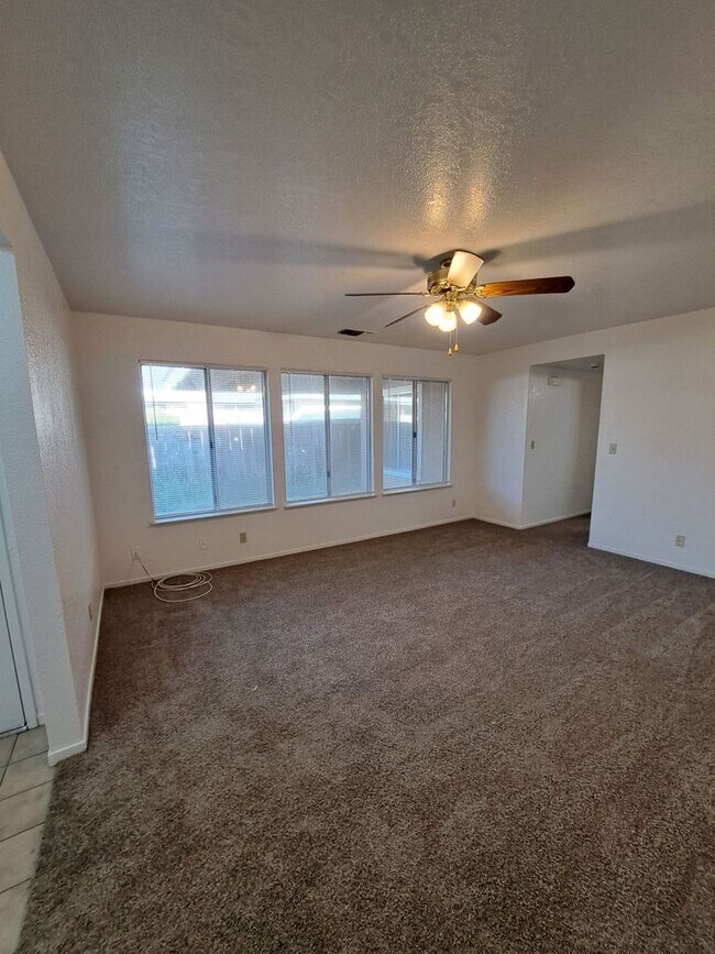 Building Photo - Spacious 3-Bedroom Home Steps from Addams ...