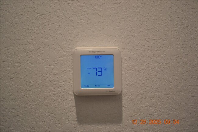 Building Photo - 1613 Sunbend Ln