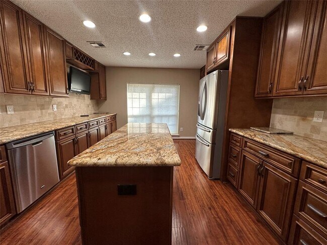 Building Photo - 9918 Cedaredge Dr