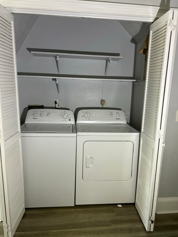 Building Photo - 278 Shaded Oaks Ln SE