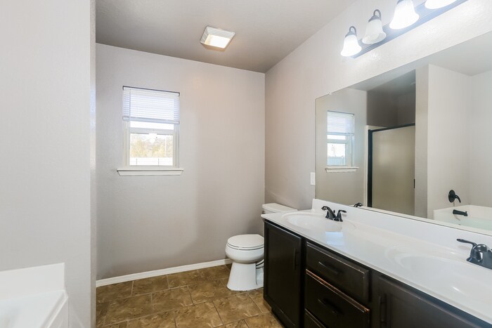 Building Photo - 1320 Canna Ct