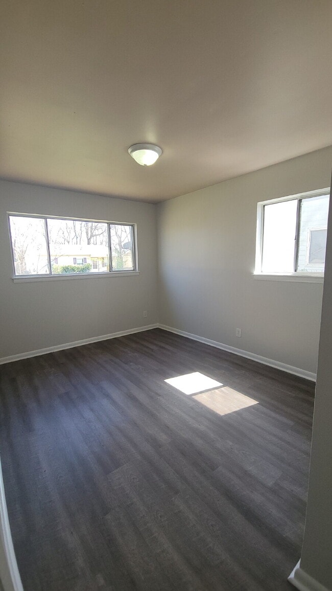 Building Photo - $400 off one month.  Call for details "Cha...