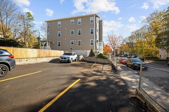 Building Photo - 9 Upsala St