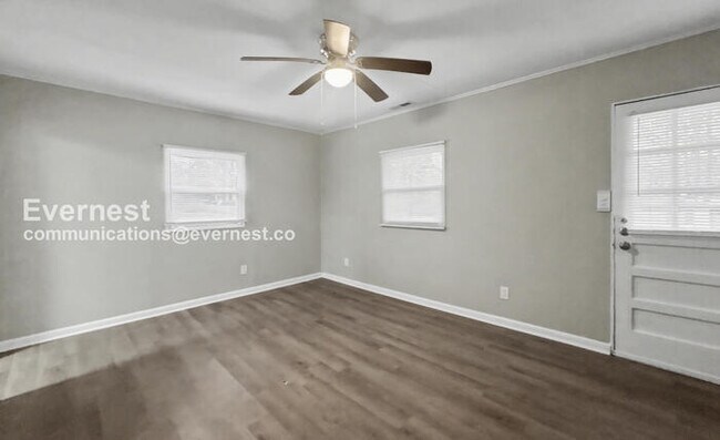 Building Photo - 2 Bed, 1 Bath Home with Fenced Yard / Available Now!