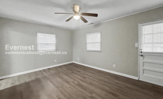 Building Photo - 500 Swann Dr