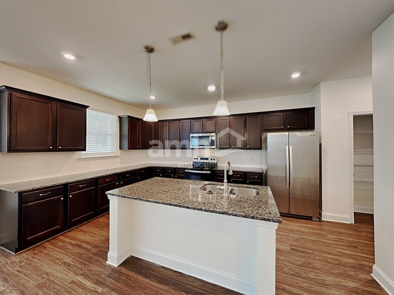 Building Photo - 194 Pullen Dr