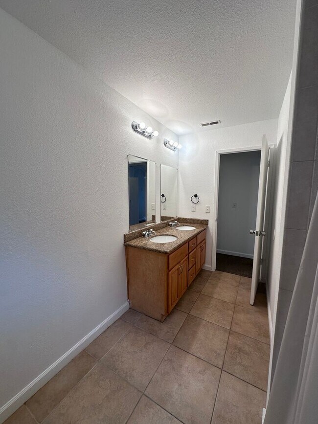 Building Photo - Lemooore home coming soon!