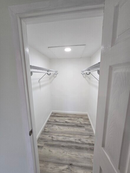 Building Photo - 10215 Regal Dr