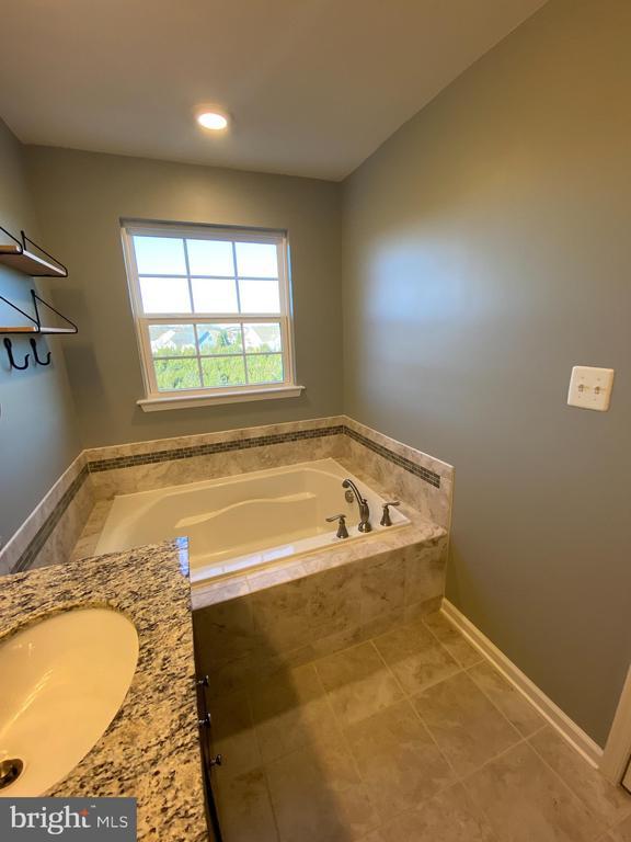 Building Photo - 168 Trout Lily Dr