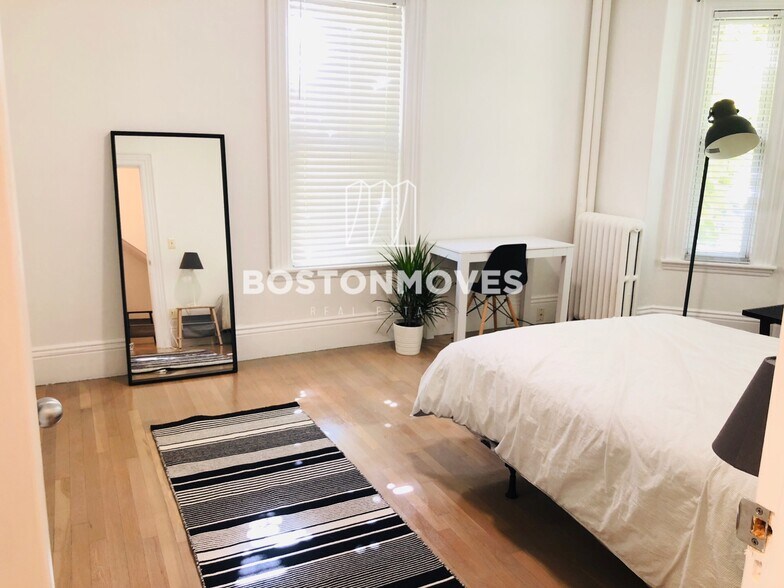 Primary Photo - 7 Imrie Rd