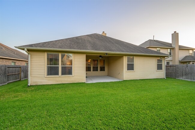 Building Photo - 12805 Shady Springs Dr