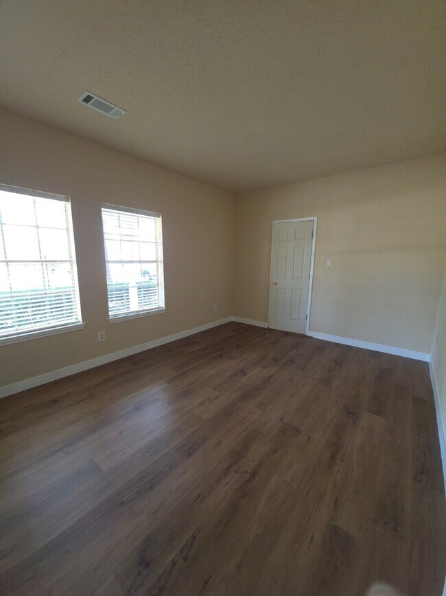 Building Photo - 13634 Cedar Point Dr