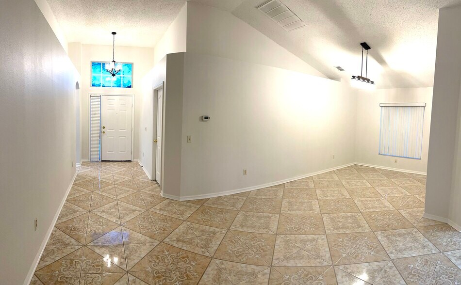 Building Photo - 13401 White Elk Loop