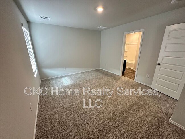 Building Photo - 618 NW 119th St