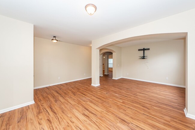Building Photo - 4 Bedroom 2.5 Bath Home in Felder Creek - ...